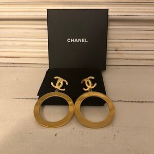 Chanel hoop earrings. Great vintage condition. Very hard to find!!